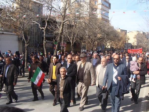 حضور مدیر ،کارکنان وکارگزاران حج وزیارت همدان در راهپیمایی با شکوه 22 بهمن 1396