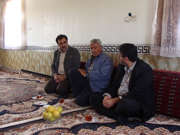 دیدار مدیر حج وزیارت استان با خانواده شهید سیف ا... اسدی مینا